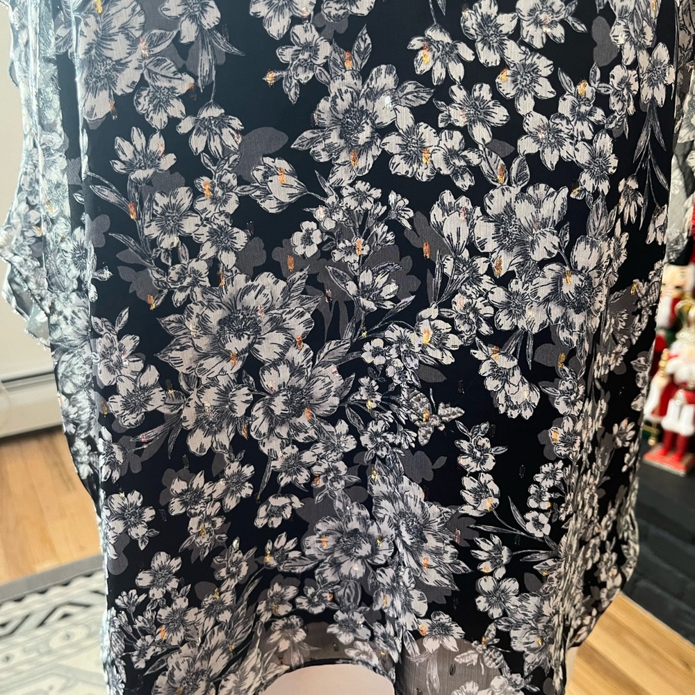 WHITE HOUSE BLACK MARKET Lined Delicate Floral Short Sleeve Women Shirt Top - Picture 3 of 6